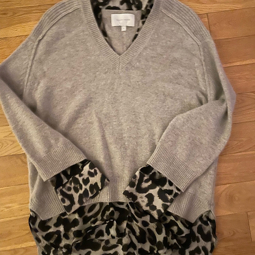 Brochu walker the looker layered v
